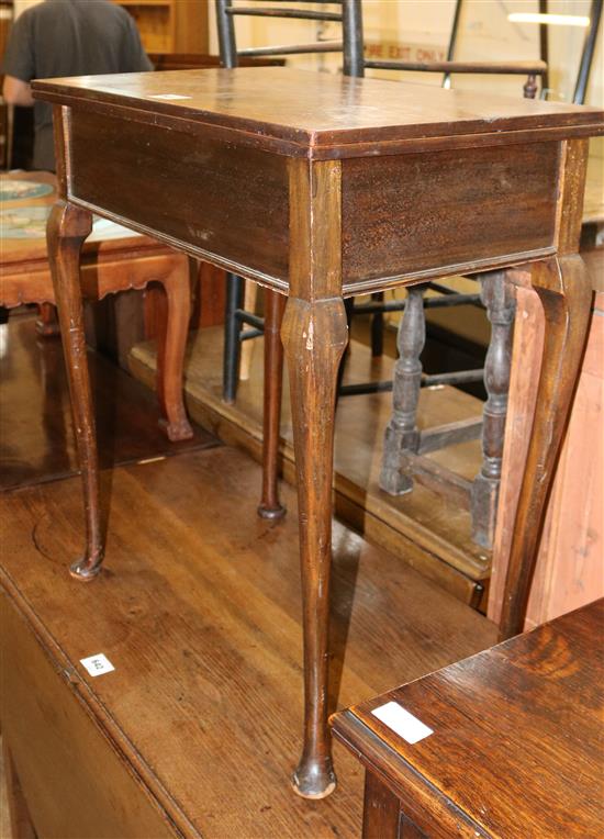 Banded walnut card table(-)